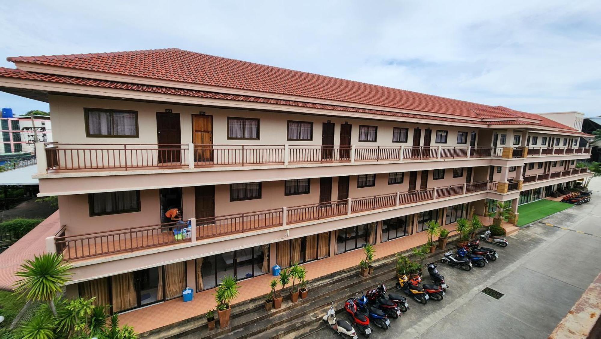Panupong Hotel пляж Чавенг Екстер'єр фото